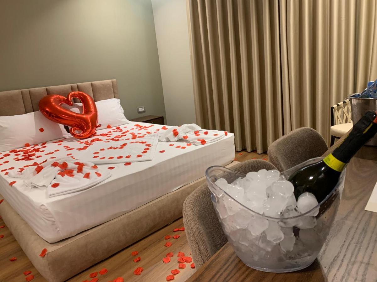 White Crown Hotel Kamez 外观 照片