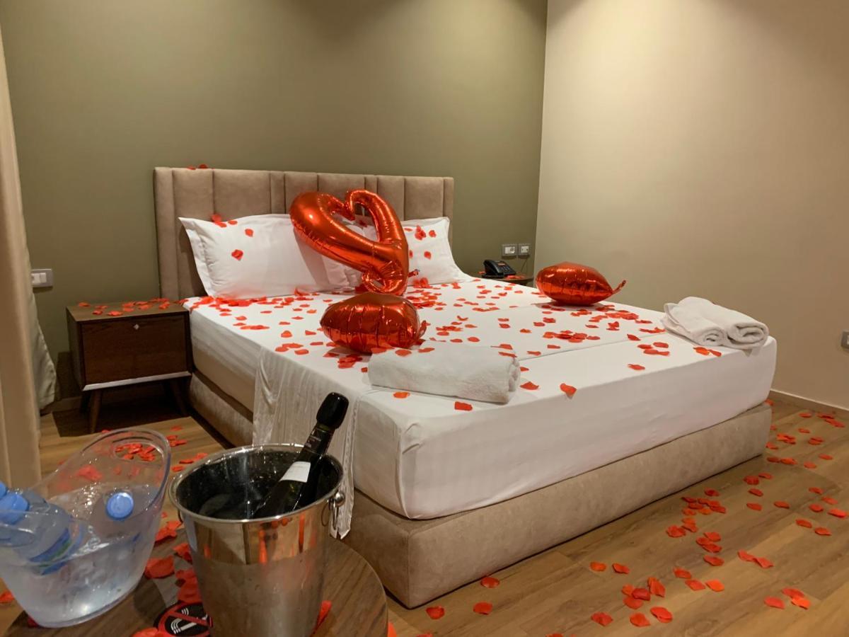 White Crown Hotel Kamez 外观 照片