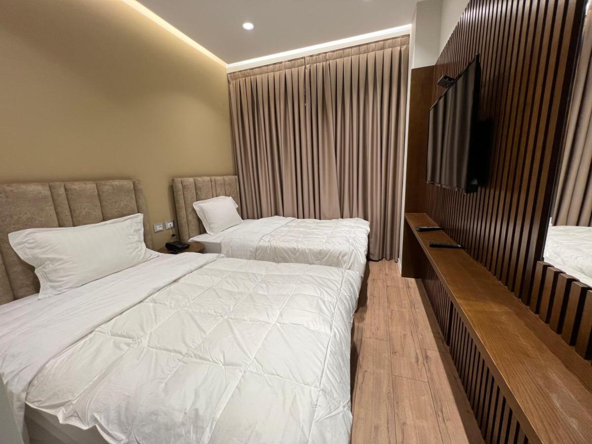 White Crown Hotel Kamez 外观 照片