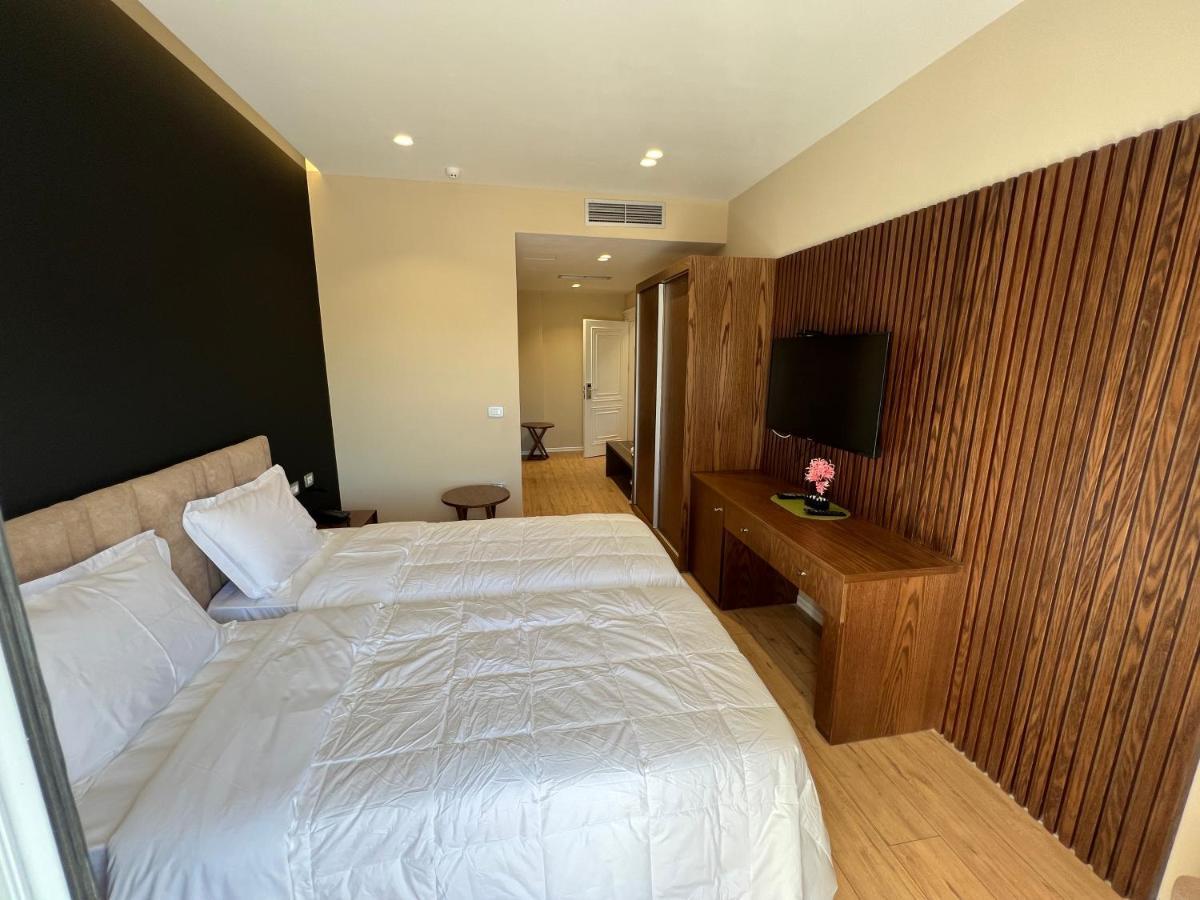 White Crown Hotel Kamez 外观 照片