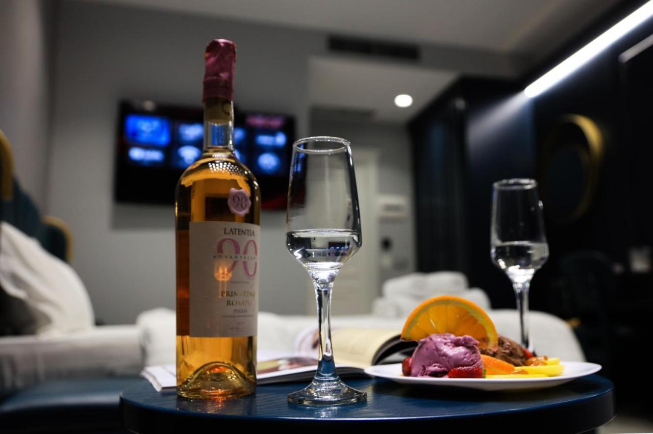 White Crown Hotel Kamez 外观 照片