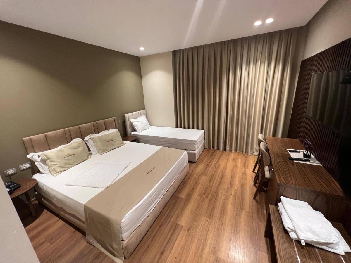 White Crown Hotel Kamez 外观 照片